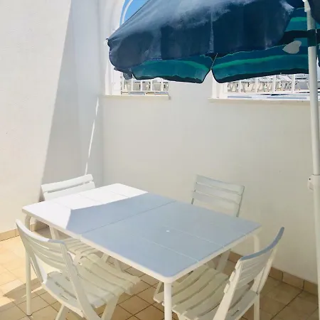 Santorini 公寓 *
